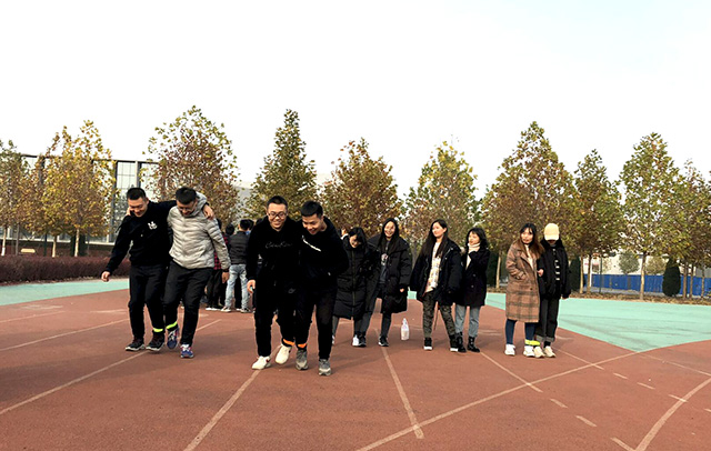 【完满班级】青春齐奔跑 我们共进退——艺术传媒学院视觉（专升）1805班“独掌难行，孤掌难鸣”完满班级趣味赛