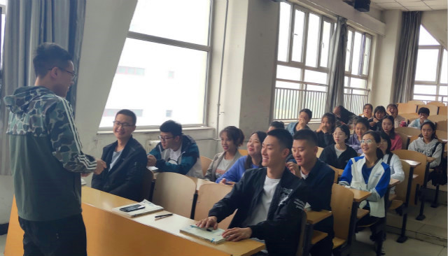 【完满班级】悦动之心 青春汇聚享佳时——经济与管理学院九月完满班级活动纪实(五)