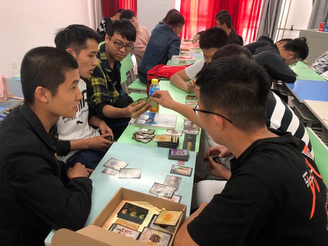 【完满班级】忆年少时 童心依在——艺术传媒学院环设1602班“圆桌棋牌游戏汇”完满班级活动