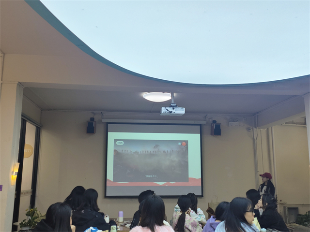 万家团圆迎中秋 四海欢腾庆国庆——商务英语学院十月完满团支部活动集锦