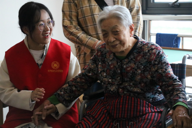 缤纷五月 爱在心中——商务英语学院孟母园系列活动