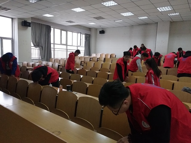 【完满班级】雷锋精神不灭 雷锋活动不止——信工系网工1701班举办“学习雷锋精神”第三期活动