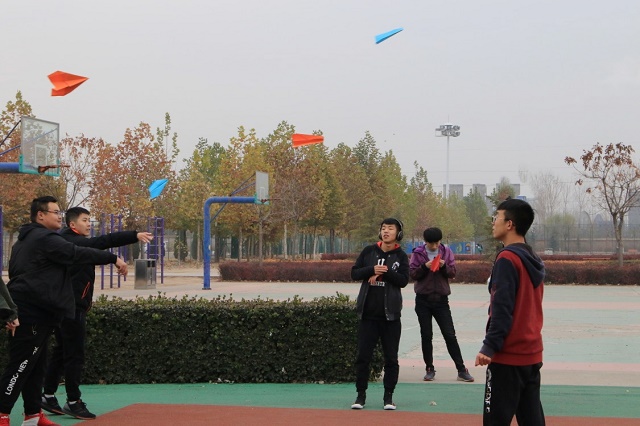 【完满班级】承载希望 放飞梦想——数据1801班“纸飞机竞赛”完满班级活动