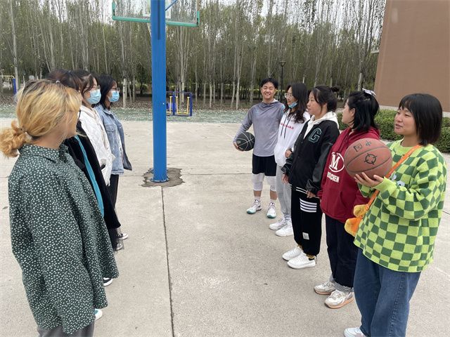 【完满班级】青春无畏 逐梦扬威——艺术传媒学院数字媒体艺术2101班男女篮球趣味对抗赛完满班级活动