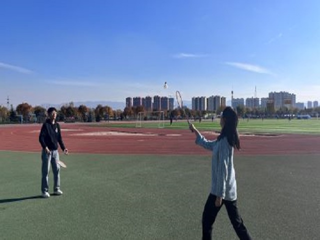 【完满团支部】脚踏飞燕 “羽”爱同行——远景学院2201班10月完满团支部活动