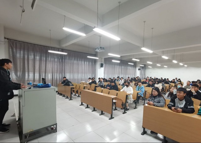 “枫”落信院 “缘”聚社团——89家学生社团相继召开社团见面会