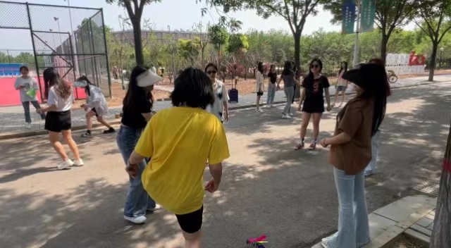 【完满团支部】乱花“毽”欲迷人眼——淬炼·国际商学院财务（专升本）2206班完满团支部活动
