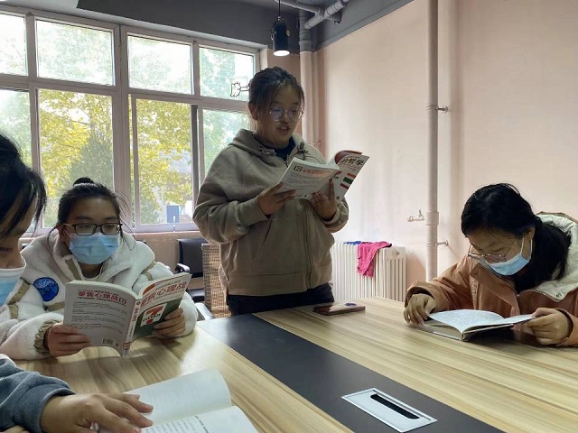 【完满班级】读大咖传记 品百味人生——食品与环境学院生技2001班完满班级活动