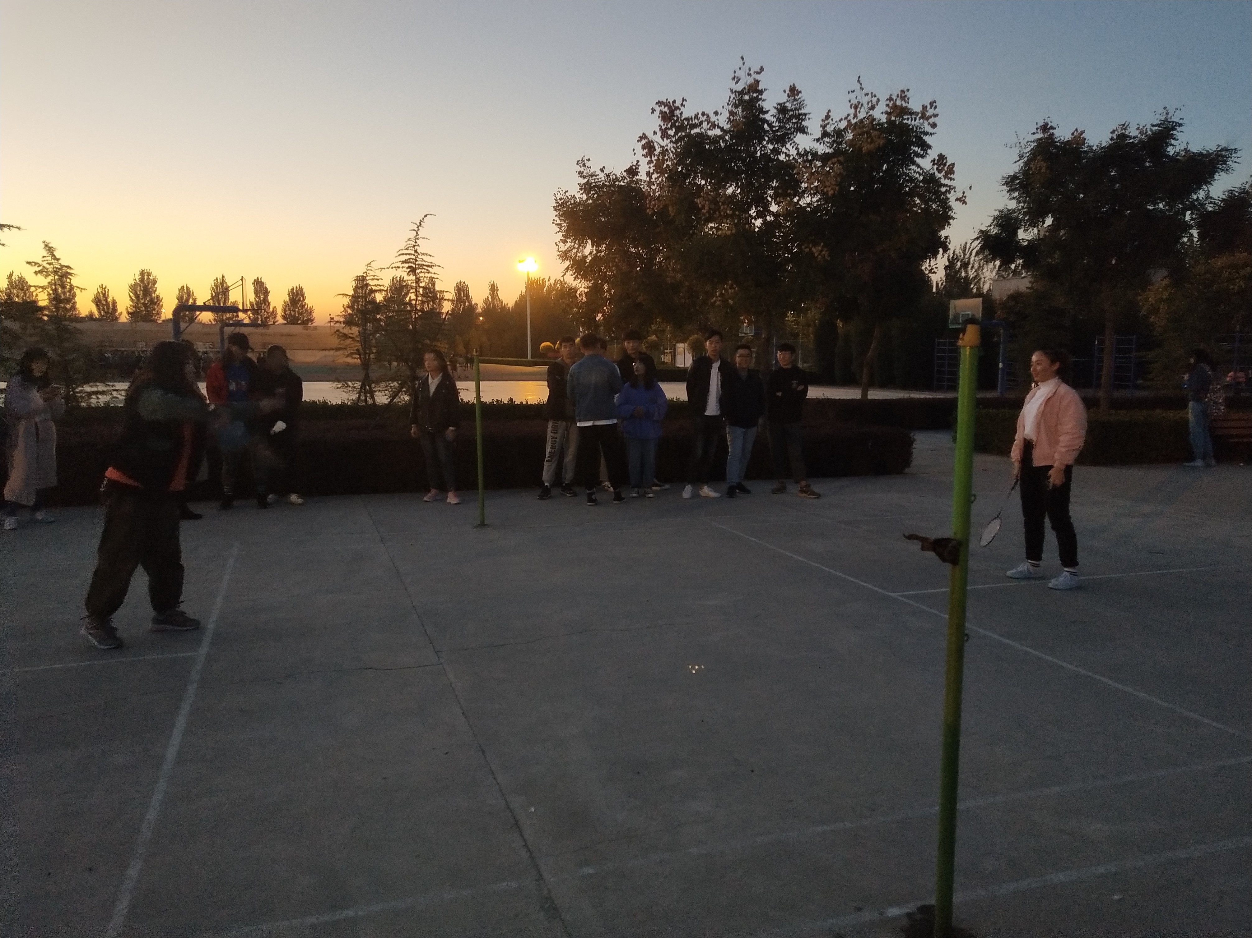 【完满班级】舞青春节拍 展东地风采——艺术传媒学院环设1701班举办“勇往直前 体味人生”羽毛球趣味游戏