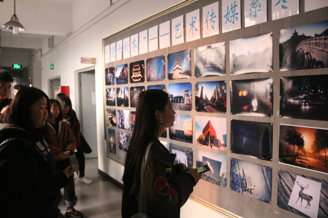“漫步秋冬”艺术传媒系举办首届冬日摄影展