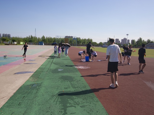 【完满班级】“酷暑夏日 水球狂欢”扔水球比赛——艺术传媒学院环设1704、1706班举办完满班级活动