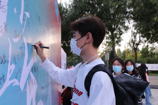 【迎新纪实】一见倾“新” 经管与你共赴此行——经济与管理学院2022年迎新工作陆续开展