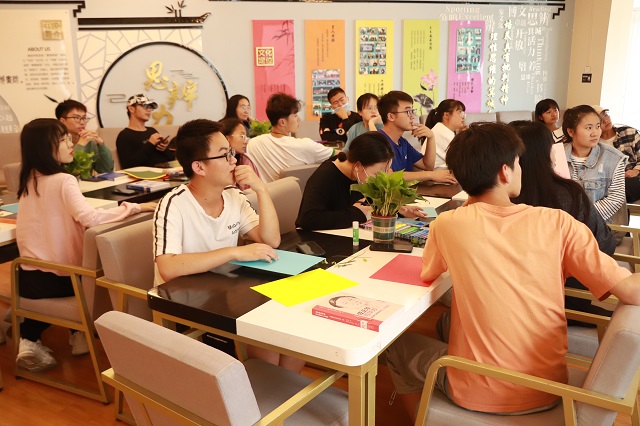 学长计划第891期:开卷有益 书海无涯——经济与管理学院开展“博通经籍”·“一‘书’一世界,一‘叶’一收获”学长计划第十期第二讲