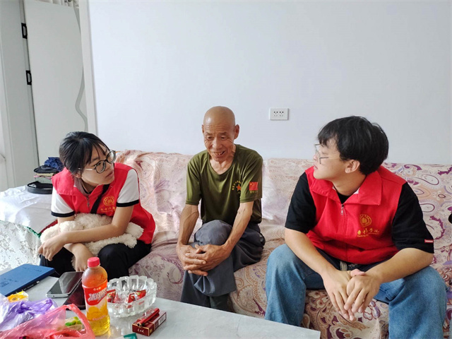 【三下乡】志愿服务进乡村 浓浓关怀老人情 ——汇“侯”研商 淬炼·国际商学院青年益行乡村振兴促进团