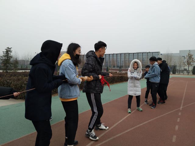 【完满班级】抢一个拔河 拼一种精神——环设1701、1705班举办拔河比赛完满班级活动