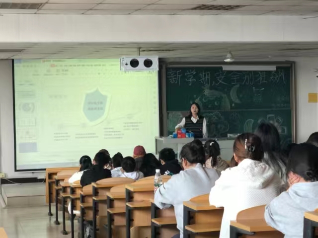 【辅导员说完满】新学期 安全别狂飙——经济与管理学院2022级辅导员说完满活动