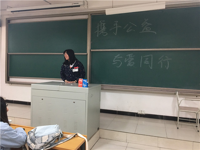 【完满班级】爱心公益 传递温情——外国语言文学系英语1801班、英语1802班4月完满班级活动