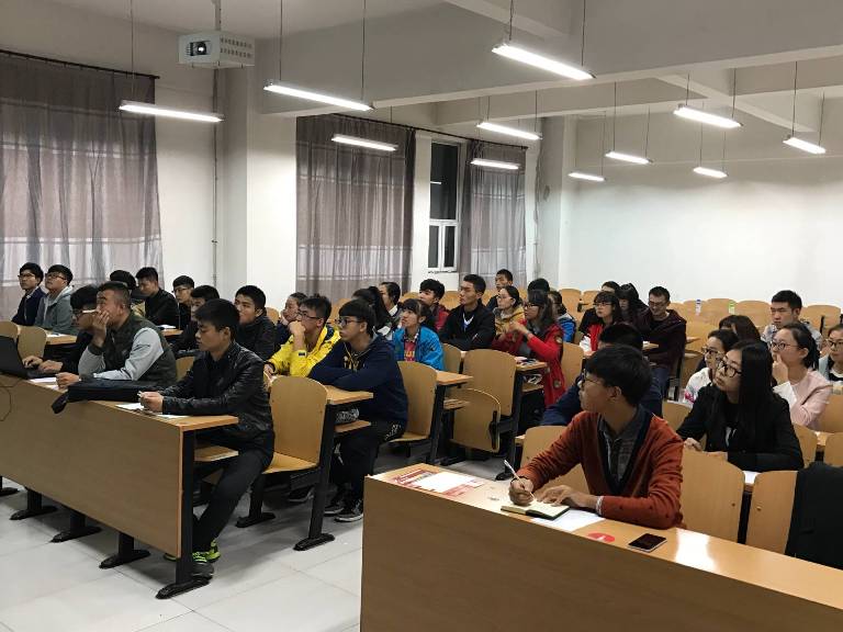 环科系举办“校园网贷”安全教育主题班会