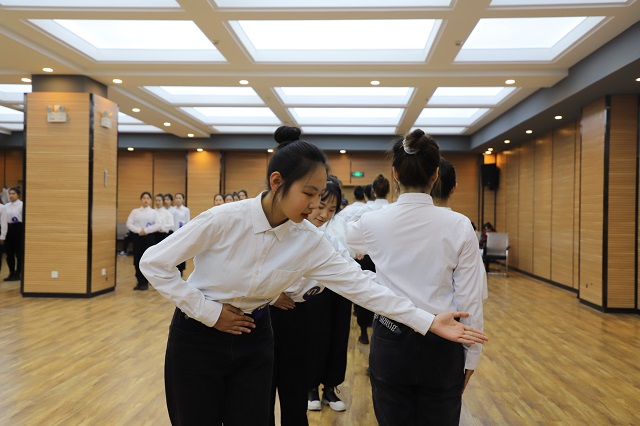 秉时代之美 承善雅之礼——2020-2021学年校院两级礼仪服务队结业考核圆满结束