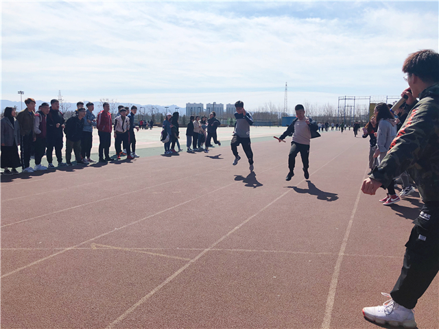 【辅导员说完满】我们都在努力奔跑——远景学院2017级举办主题年级会