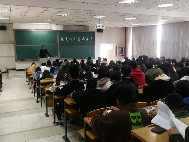 【辅导员说完满】完满教育 完满生活——艺术传媒学院2018级举办辅导员说完满活动