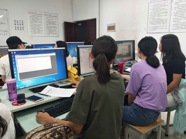 【完满班级】巧夺天工 寻找神绘CAD大师——食品与环境学院土管1602班开展“头脑风暴·智慧蓝图”班级CAD趣味绘图大赛