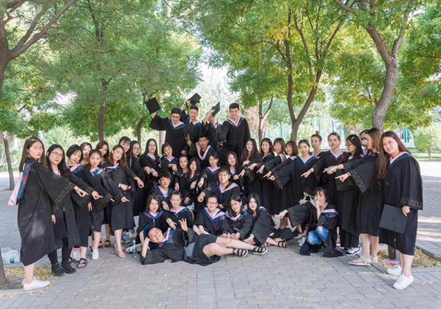 【完满班级】这一年 我无比怀念那年——艺术传媒学院 2014级视觉、产品、服装专业创意毕业照完满班级活动