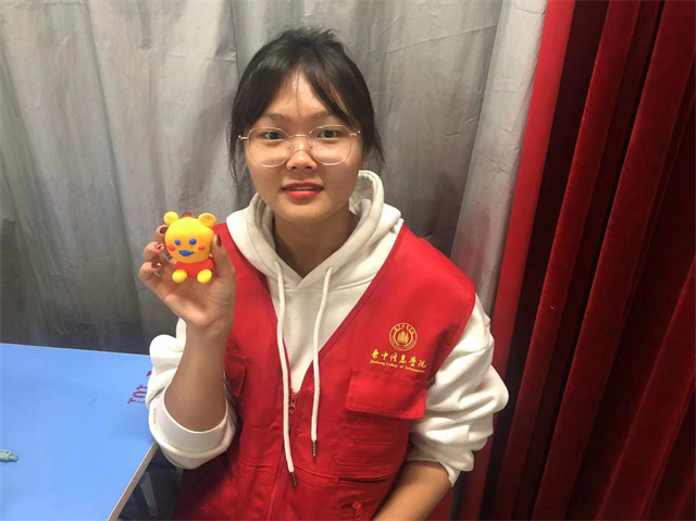 巧手捏泥人 指尖传非遗——淬炼·国际商学院传承专项志愿服务队10月活动