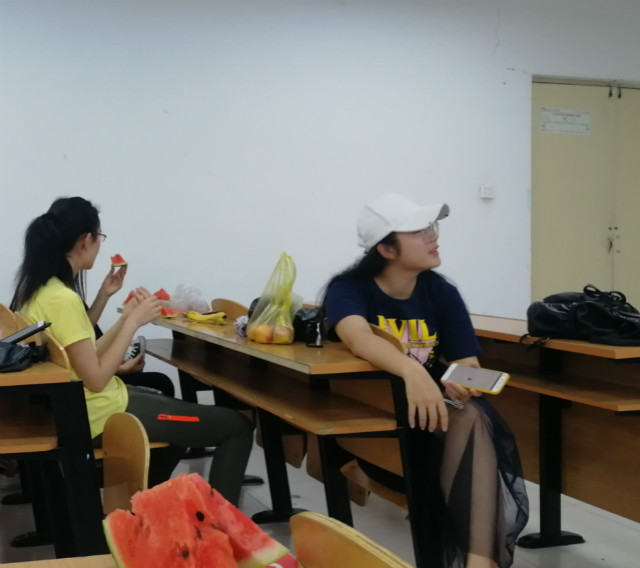 【社团快讯】夏日炎炎西瓜甜,爱商微生活·微商社举办吃“瓜”大赛