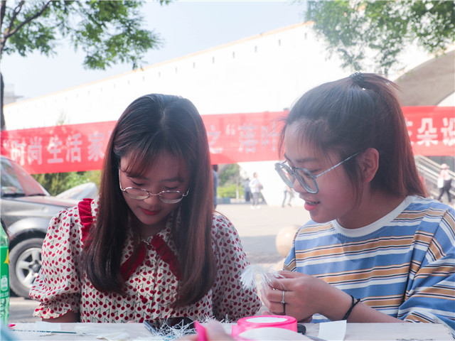 花开有期 锦绣未央 与花艺来一场夏日邂逅——食环&箕城举办第5期“时尚·生活·家”养成计划之“落叶情花”创意花朵设计大赛