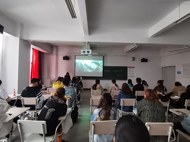 【完满班级】奋力拼搏 铭记历史——艺术传媒学院视觉2002班“爱党爱国”体育活动观影