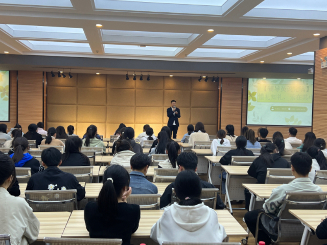 【辅导员说完满】懂礼知礼 乐在其中——淬炼·国际商学院2022级辅导员说完满活动