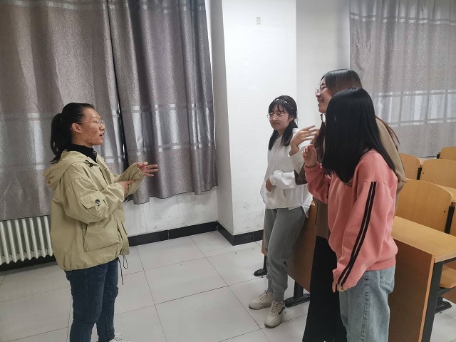 【完满班级】聚焦两会热点 奋进新时代——食品与环境学院动医1902班完满班级活动