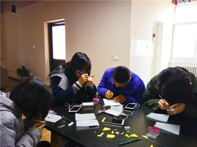【完满班级】素手纤纤 兰心蕙质心中敛——机电工程系工设1701“指尖岁月 雕刻时光”完满班级活动记录美好