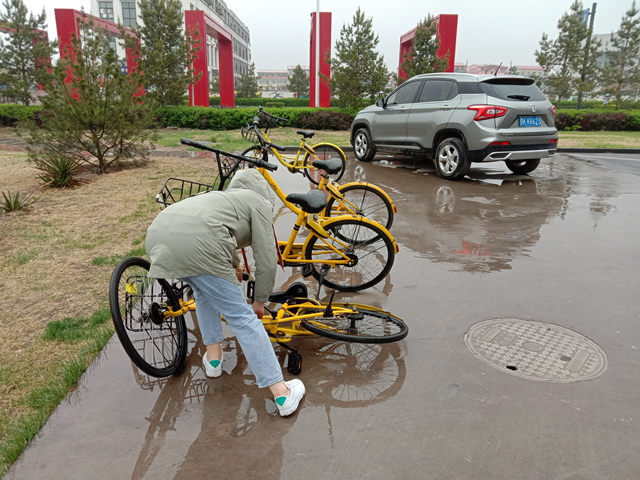 【完满班级】小黄车洗刷刷 方便你我他——大数据学院软件1801班完满班级活动