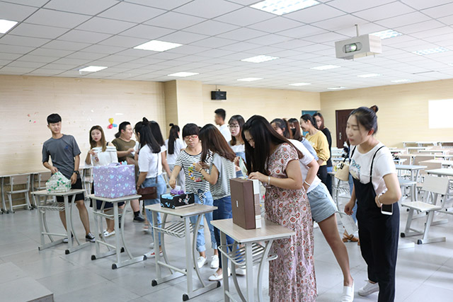 【完满班级】时光逆转 拥抱风华正茂的你——艺术传媒系14、15级视觉专业完满班级活动之赞礼毕业