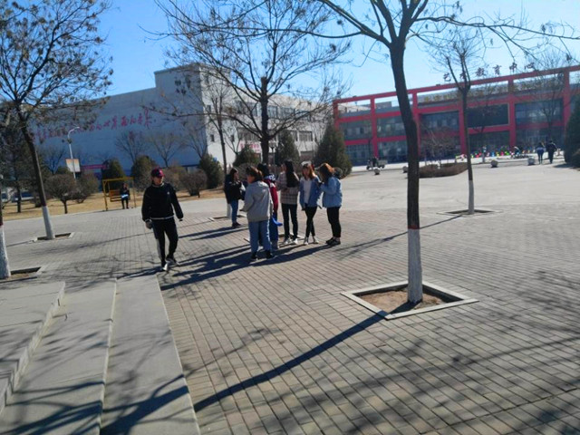 【完满班级】学雷锋 我们一直在路上——经济与管理学院三月完满班级活动纪实（七）