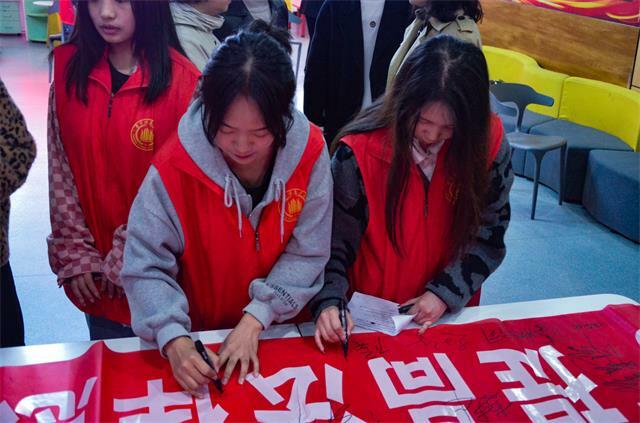 提高法律意识 共建法治社区——淬炼·国际商学院普法专项志愿者服务队4月活动