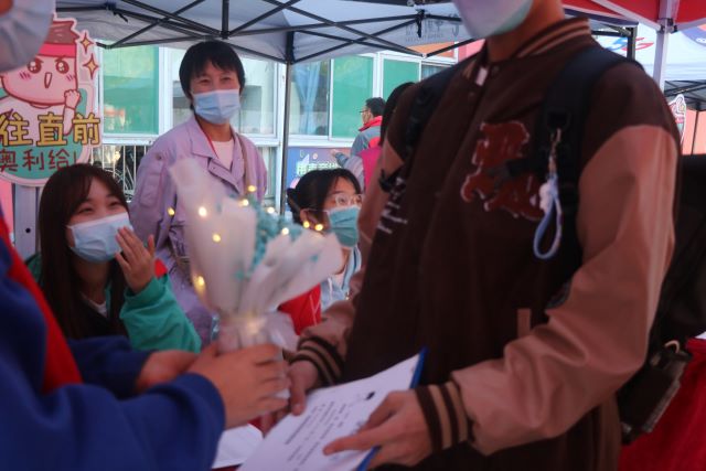 【迎新纪实】以饱满的热情与商英“双向奔赴”