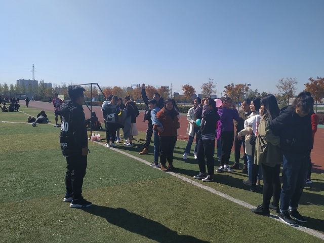 【完满班级】绿茵点亮梦想 激情点亮青春——淬炼商学院十月完满班级主题活动（八十四）