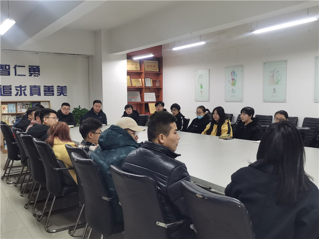 团委、学生会各学生组织相继召开本学期期中座谈会