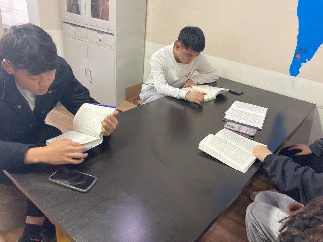 【完满团支部】好书点亮智慧 阅读陪伴成长——食品与环境学院动医2201班完满团支部活动