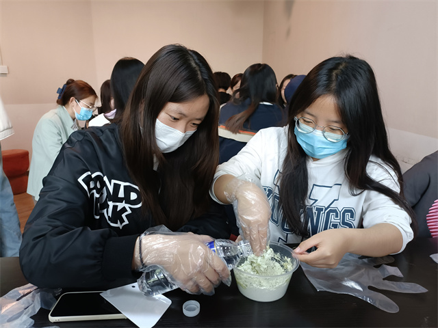 【完满团支部】巧手做青团 品一口春天的味道——淬炼·国际商学院会计2105班完满团支部活动