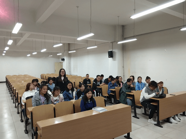 【完满班级】追忆革命岁月 传承红色文化——爱国电影赏析完满班级活动