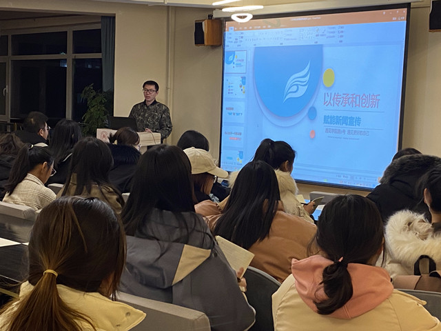 传承创新宣传 感悟时代变迁 ——商务英语学院第十三期“青马工程——知行班”完满教育学生骨干知行班培养计划之“以传承和创新赋能新闻宣传”