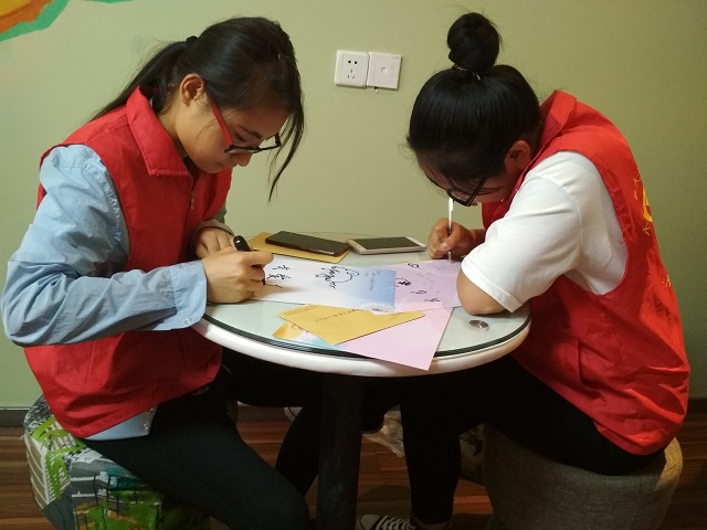 【完满班级】身在异乡思母爱——大数据学院信息工程学院计科1701班举办完满班级活动“母亲节给母亲的一封信”