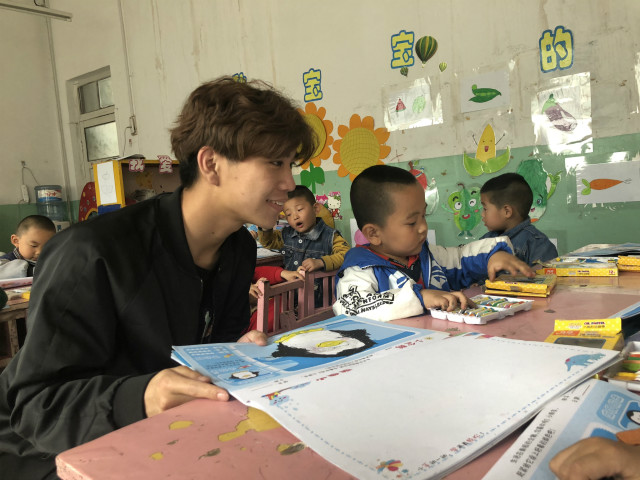 市民课堂第281期:岁月安稳 时光不语——艺术传媒学院“七彩画室星期三”儿童美育成长关爱行动第102期