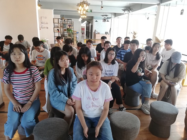 【完满班级】温故红色记忆 历史在我心中——数据1801班观赏经典电影 传颂传统情怀