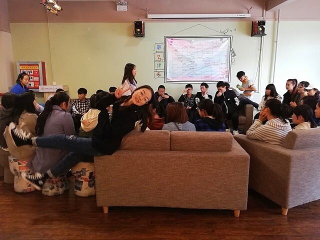 【完满班级】青春路上 自信飞扬——数字1802班“聚班艺 凝班力”举办完满班级活动