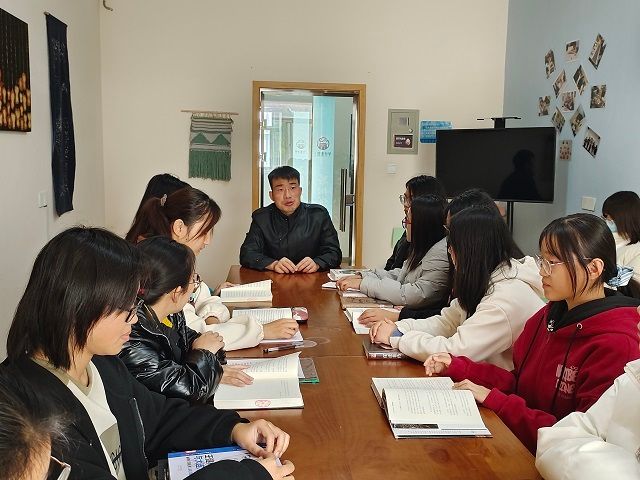 【大咖阅读】读名人经历 品多彩人生——2022级食安专业大咖阅读分享交流会